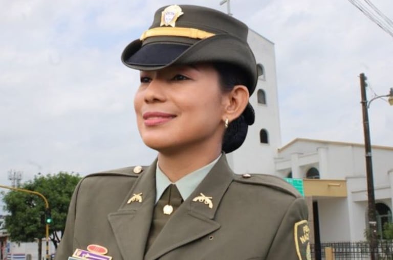 En la mañana de este viernes 9 de enero de 2026, fue encontrada sin vida una mujer miembro activo de la Policía Nacional dentro de una vivienda ubicada en el barrio La Granja, al sur de Montería. El hecho se reportó alrededor de las 6:50 a. m, generando consternación entre familiares, vecinos y compañeros de la institución.