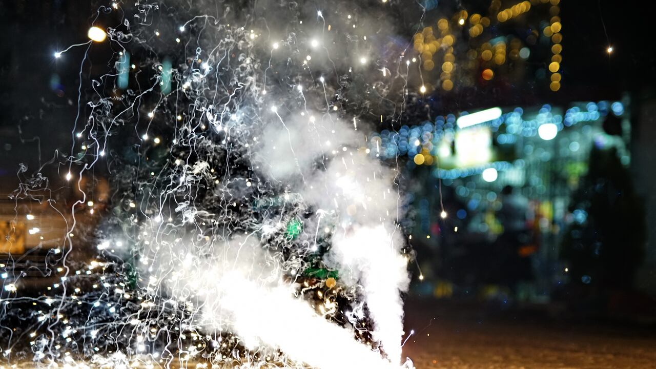 La alborada en Cali, deja varios casos de quemados con pólvora en el inicio de las fiestas decembrinas. Foto Jorge Orozco / El País.