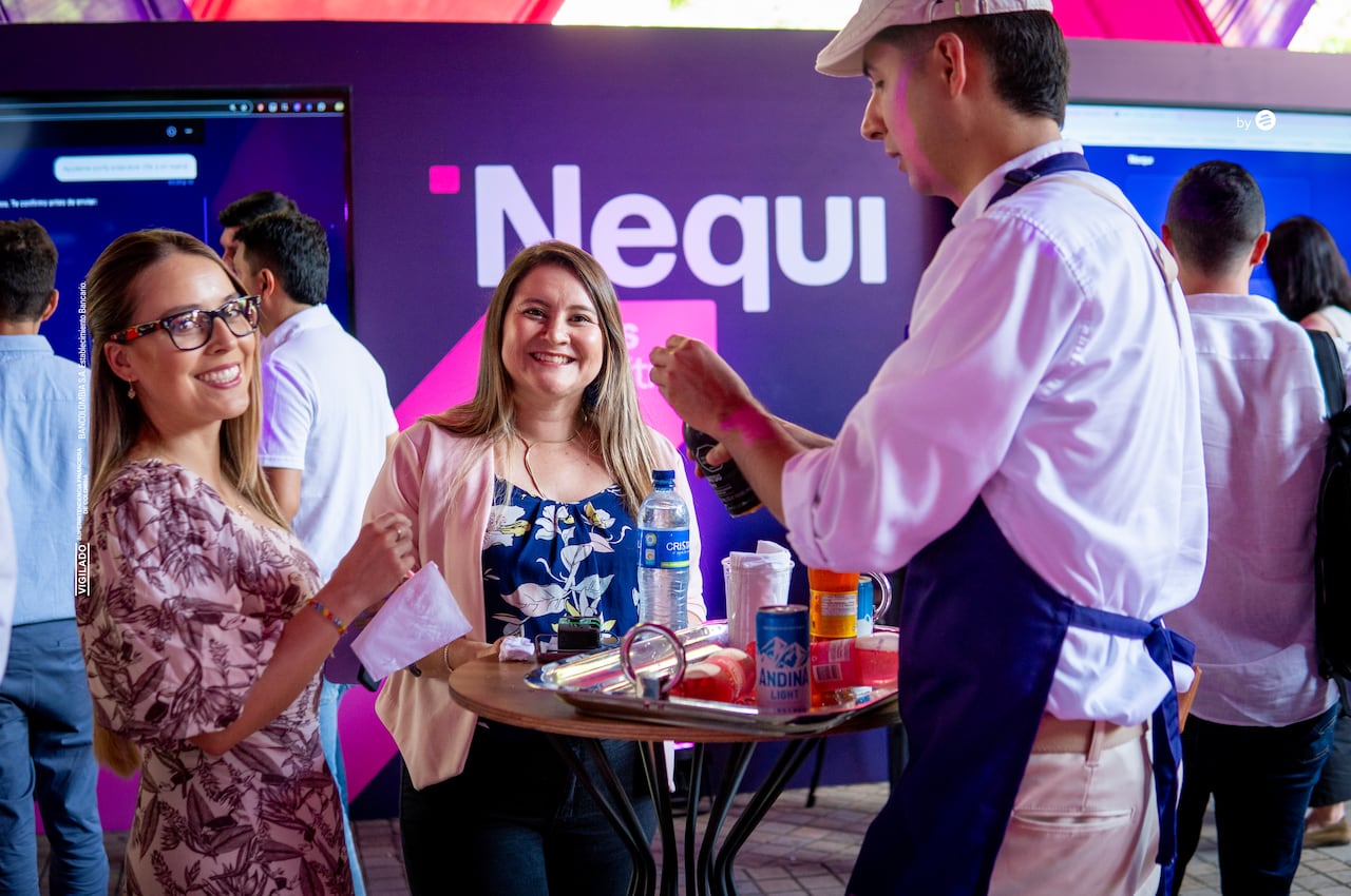 Diez años después de su nacimiento en una conversación con jóvenes emprendedores de Medellín, Nequi celebra su primera década como referente de inclusión financiera en Colombia.