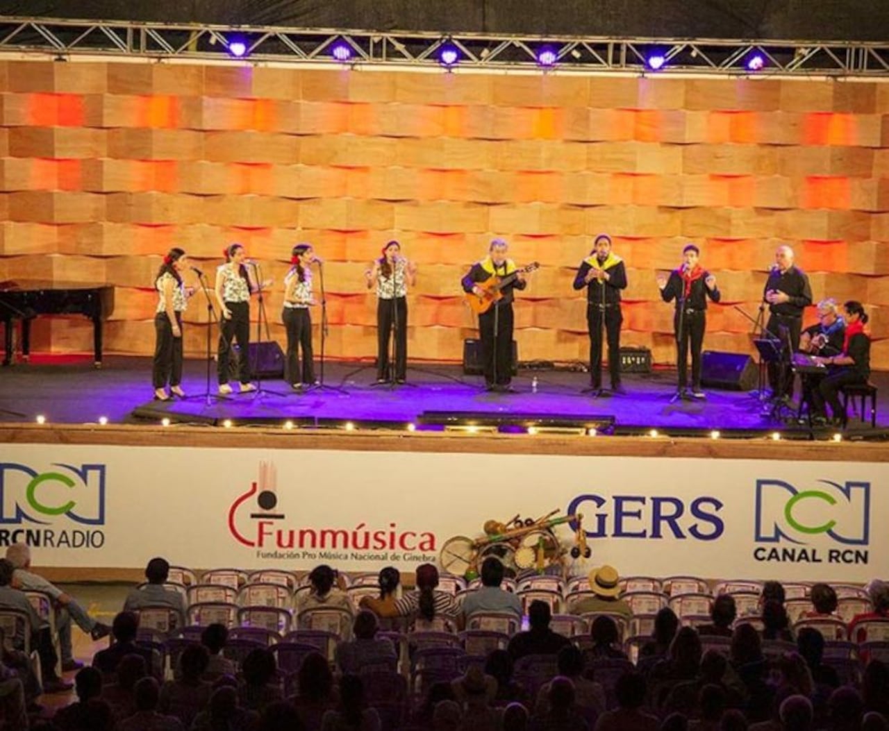 El Festival Mono Núñez, es una vitrina en la que músicos, arreglistas, interpretes, folcloristas, experimentados, noveles figuras, autores y compositores añoran estar, y una plataforma de lanzamiento que ha hecho visible por más de cinco décadas a magnos representantes de nuestra música, reconocidos hoy en los escenarios del país y el mundo como pregoneros de esos ritmos donde se guarecen las congojas y alegrías del folclore latinoamericano.