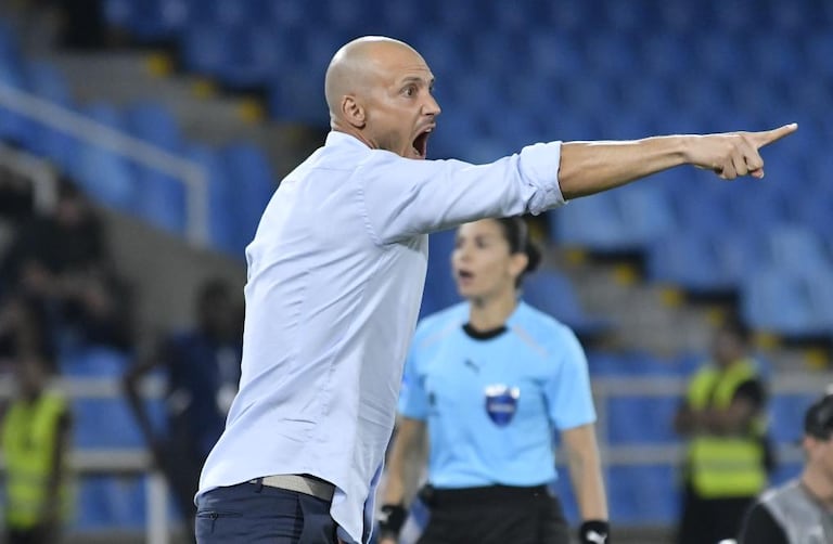 David González, técnico del América de Cali, durante el partido contra Tigre por la fecha 5 del Grupo A de la Copa Sudamericana 2026.