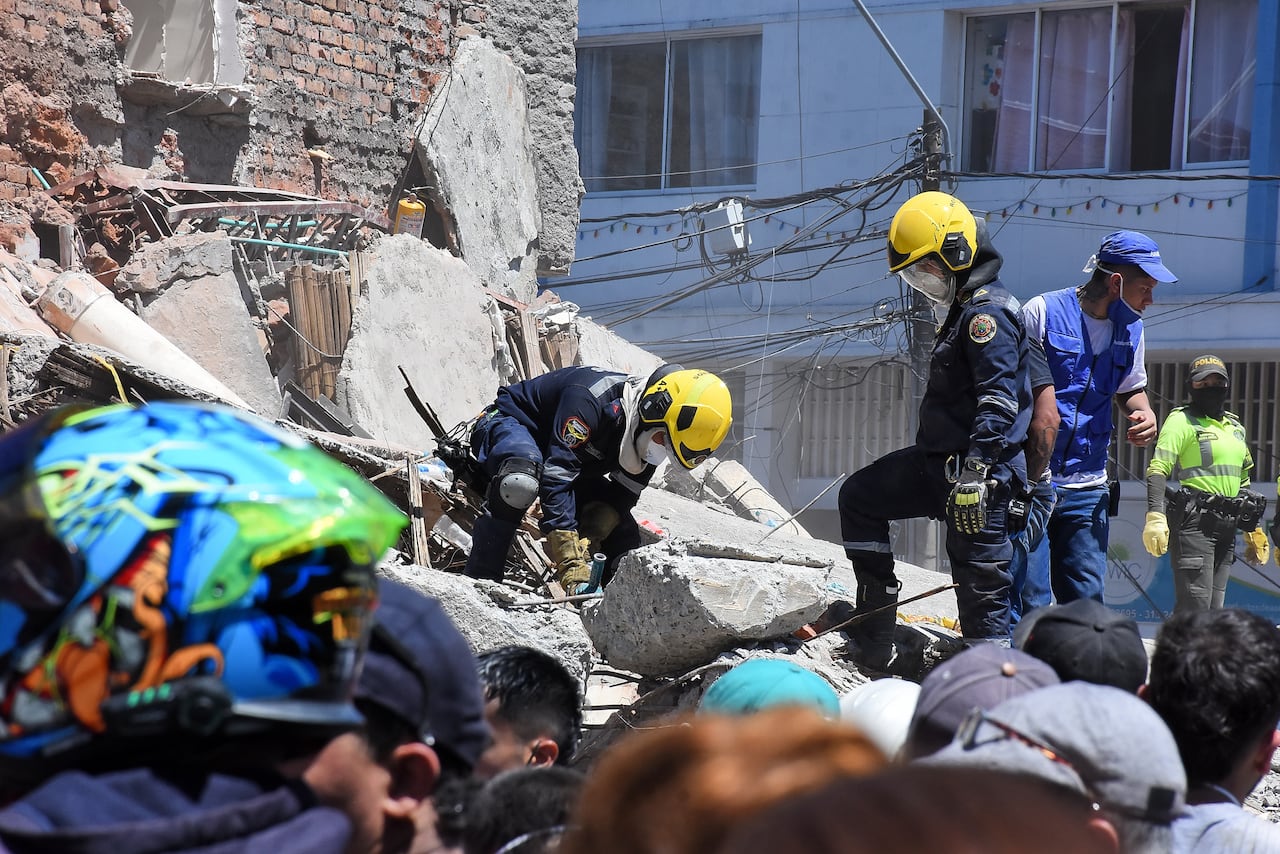 Terremoto en Cali, Colapso de infraestructura en diferentes lugares de la ciudad. Clínica de Colores, DESA, Galería Alameda, Edificaciones sobre la avenida roosvelt y al frente del coliseo de Hockey Miguel Calero.