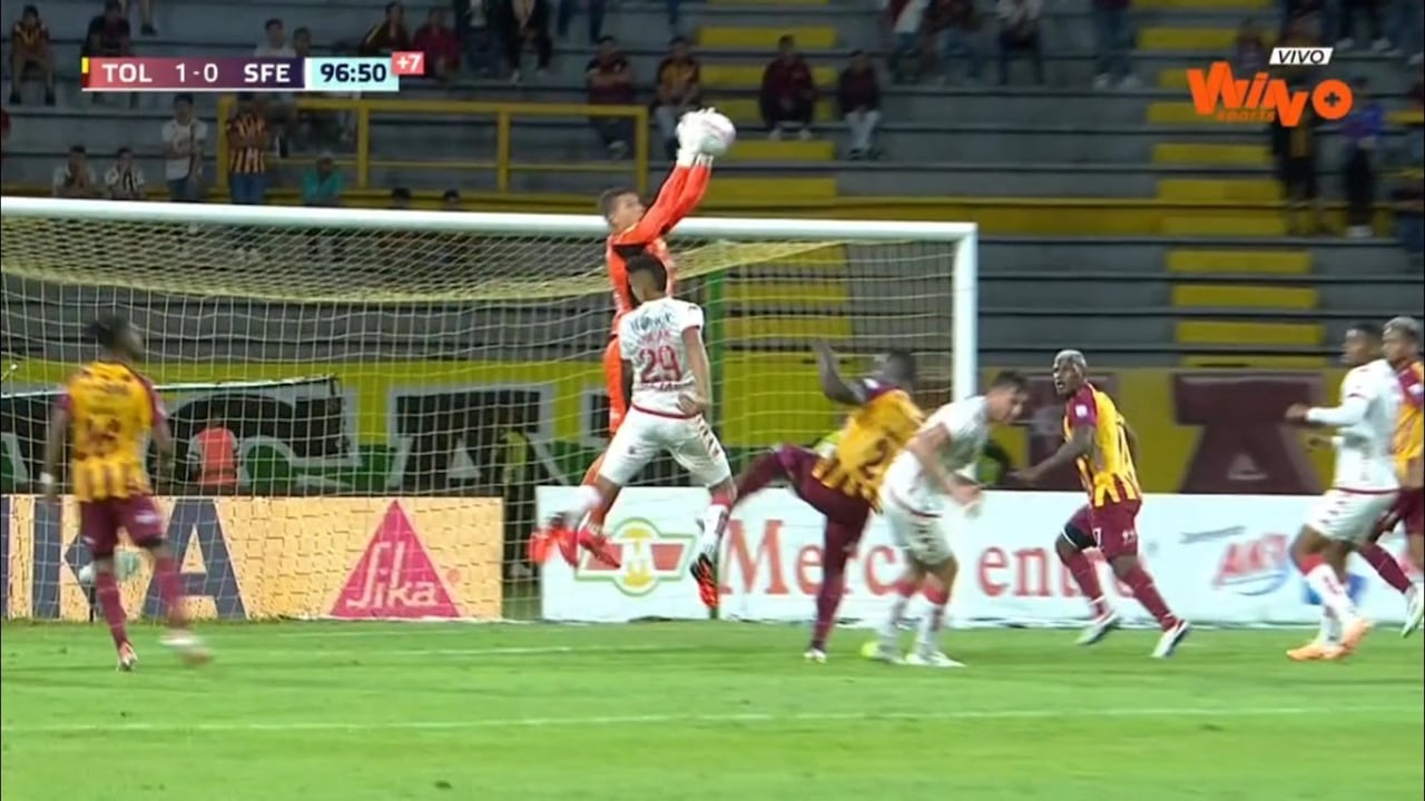 La polémica jugada en el duelo entre Tolima y Santa Fe.