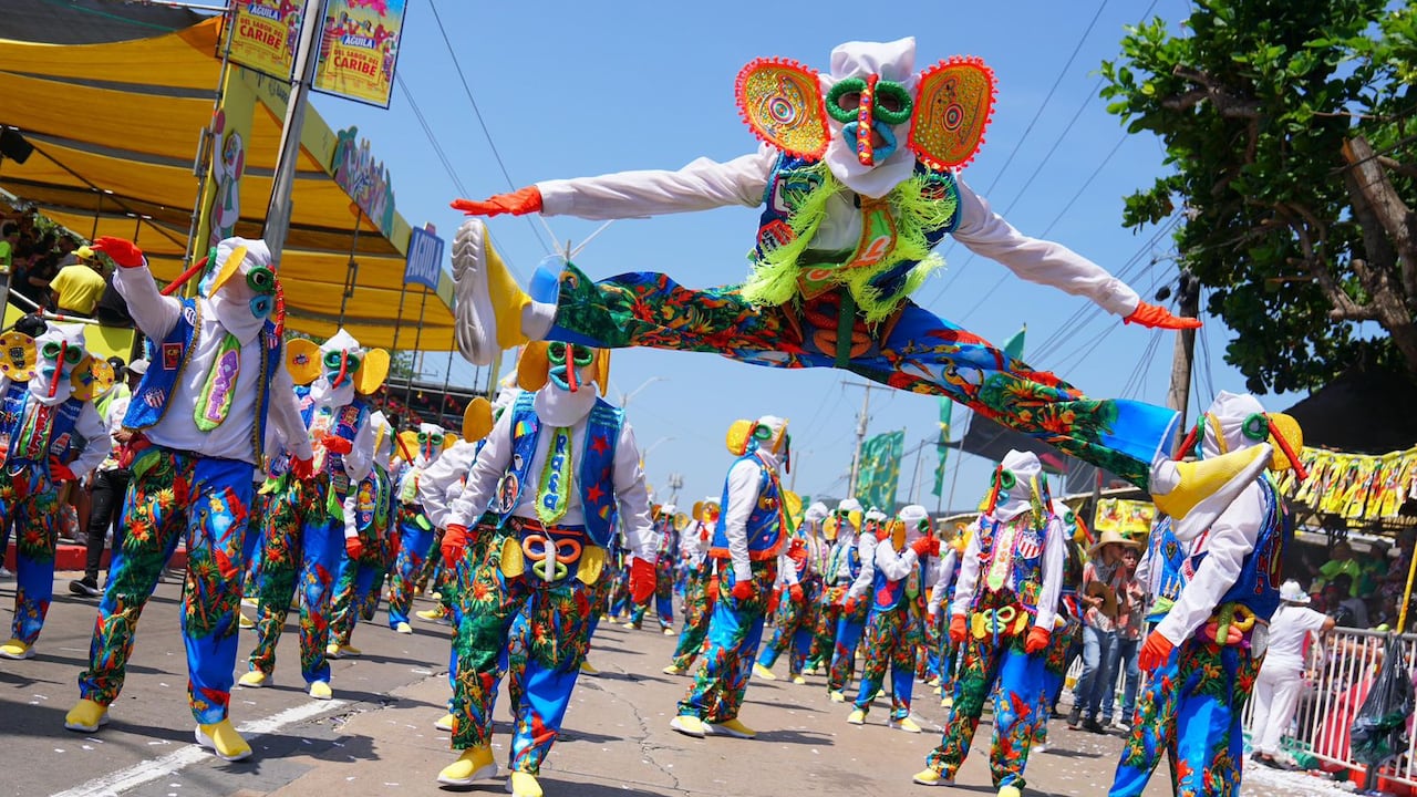 El desfile recorrió cuatro kilómetros del Cumbiódromo hasta el Puente La María.