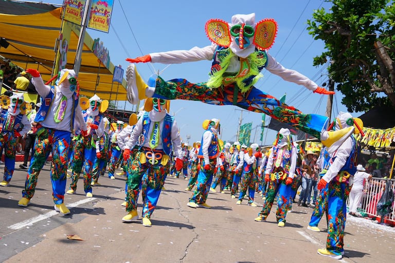El desfile recorrió cuatro kilómetros del Cumbiódromo hasta el Puente La María.