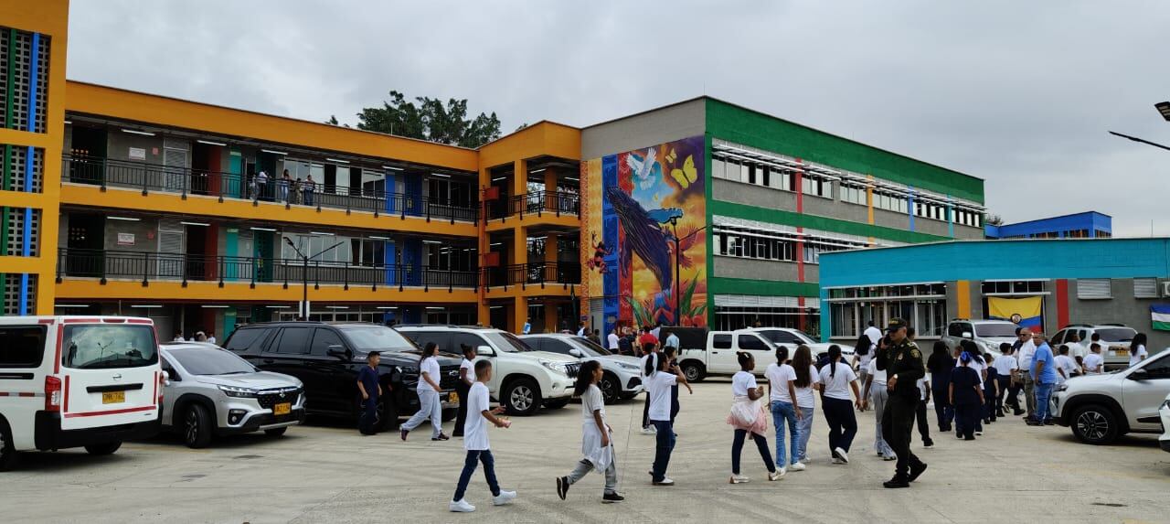 Este nuevo centro educativo tiene capacidad para atender a más de 1.100 estudiantes.