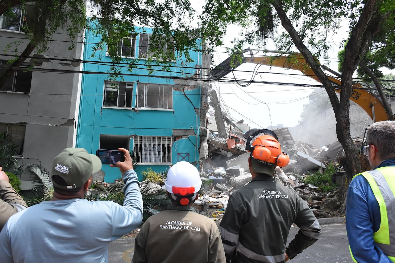 Demolición del Edificio María Mercedes en el barrio Cuarto de Legua.
