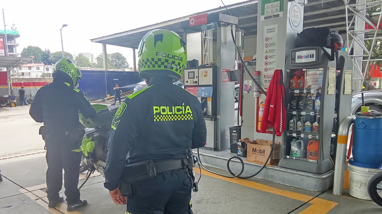 En algunas estaciones de servicio de la capital del Cauca solo suministran gasolina y diesel a los integrantes de la fuerza pública, entidades administrativas y personal sanitario, medida que busca garantizar el funcionamiento de estas entidades en la ciudad durante el tiempo que se registren los bloqueos en la Panamericana.