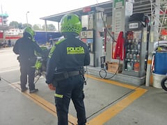En algunas estaciones de servicio de la capital del Cauca solo suministran gasolina y diesel a los integrantes de la fuerza pública, entidades administrativas y personal sanitario, medida que busca garantizar el funcionamiento de estas entidades en la ciudad durante el tiempo que se registren los bloqueos en la Panamericana.