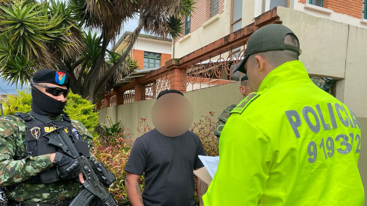 Los funcionarios de la Sijín de la Policía lideraron la judicialización de este sujeto luego que se rindiera en medio de la presión que generan los operativos de la fuerza pública en municipio como El Peñol, Nariño.