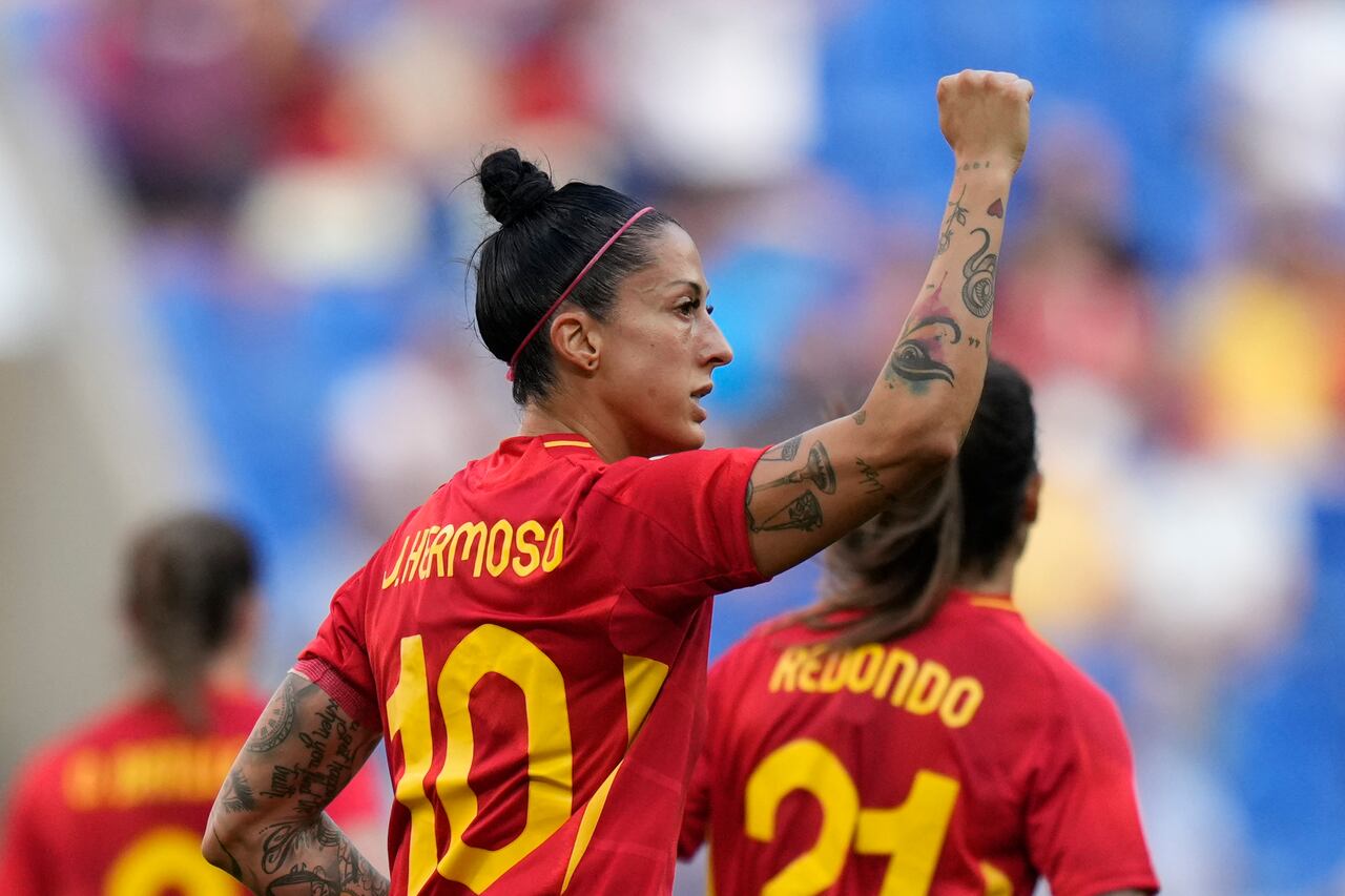 Spain's Jennifer Hermoso celebrates after scoring her side's first goal during the women's quarter-final soccer match between Spain and Colombia, at Lyon Stadium, during the 2024 Summer Olympics, Saturday, Aug. 3, 2024, in Decines, France. (AP Photo/Silvia Izquierdo)