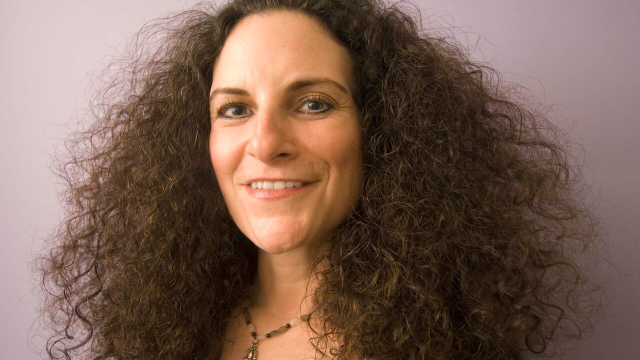 El uso de planchas y secadoras pueden provocar frizz.