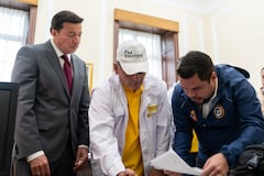 Momento en que era entregado el Código Fuente del software de preconteo y escrutinio.