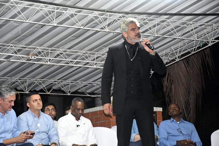 Cali: Álvaro Uribe, en campaña con candidatos al Congreso de la República 2026. Foto José L Guzmán