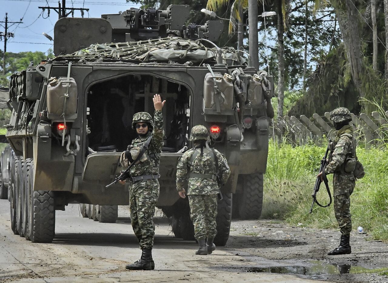 Regresa la seguridad al Cauca.
El Ejercito de Colombia ya hace presencia en los diferentes lugares del Valle del Cauca para garantizar la la tranquilidad de los civiles de la zona. Fotos Raúl Palacios / El Pais.