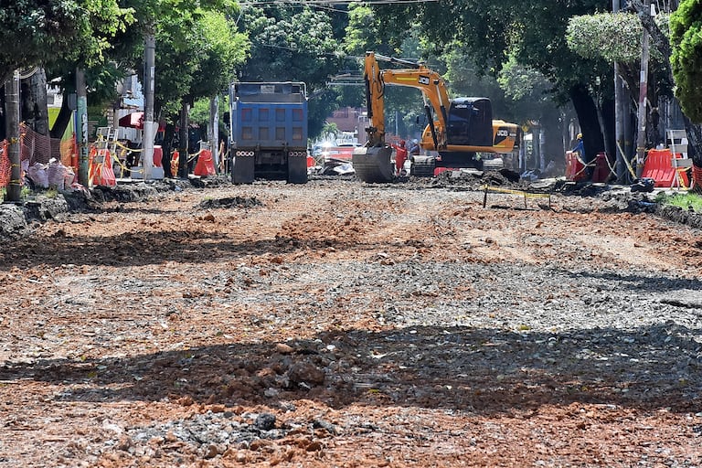 Arreglo de vía entre Cra 2 y 3con Calle 47 Barrio Salomia.