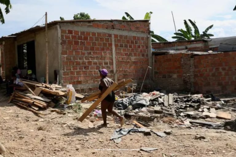 Como resultado del trabajo desarrollado con la comunidad desde 2024 más de 100 hogares, ya accedieron al subsidio distrital de arrendamiento temporal y varias familias han comenzado a dejar voluntariamente sus viviendas informales para iniciar una nueva etapa en condiciones más seguras que salvaguarde su vida.
