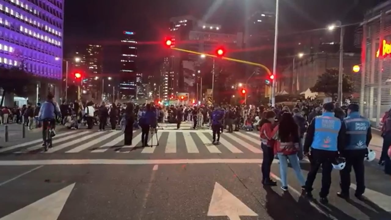 Continúa la presencia de manifestantes en el centro de Bogotá.