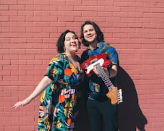 Los dos integrantes principales y fundadores de Color Nativo son Catalina Forero (vocalista) y Mateo Orozco (guitarrista y productor)..