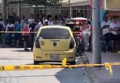El taxi donde fue hallada muerta una mujer en Barranquilla.