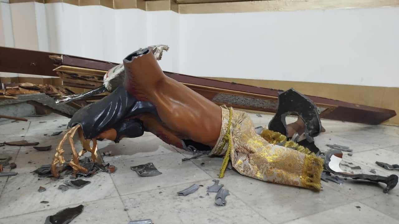 Las Imágenes evidencian los daños causados a figuras religiosas en la Iglesia La Ermita, en pleno centro de la ciudad.