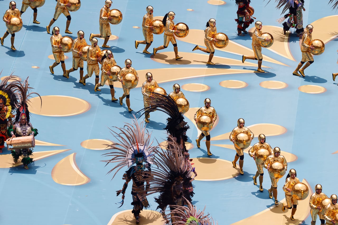 Artistas actúan durante la ceremonia de apertura previa al partido de fútbol del Grupo A de la Copa Mundial de 2026 entre México y Sudáfrica en el Estadio de la Ciudad de México, el 11 de junio de 2026.