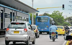 Transitar por los carriles exclusivos del MÍO es una de las infracciones más comunes en la ciudad de Cali. Muchos hechos de intolerancia se han generado entre los conductores y las autoridades al cuestionarlos por violar esta norma.