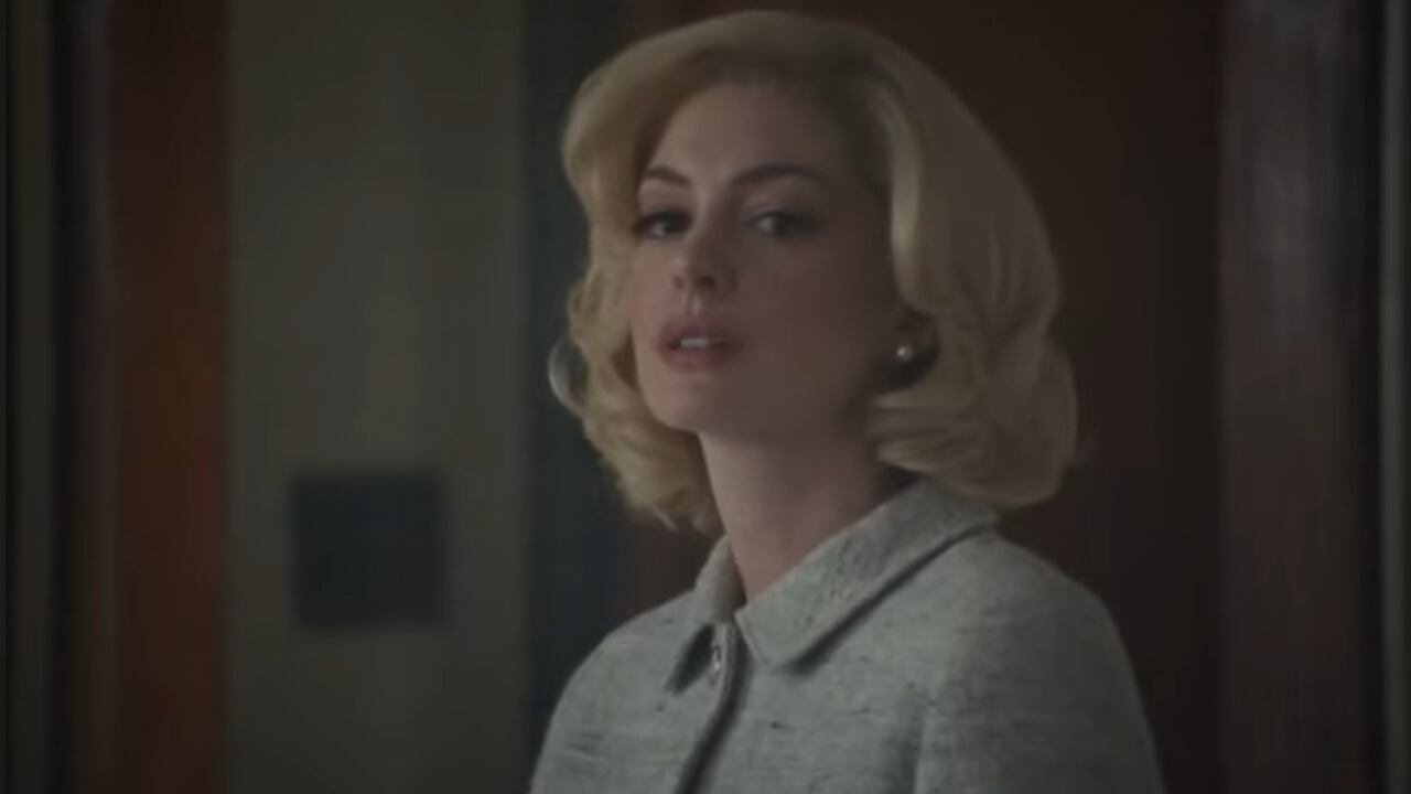 Anne Hathaway en la película 'Eileen'.