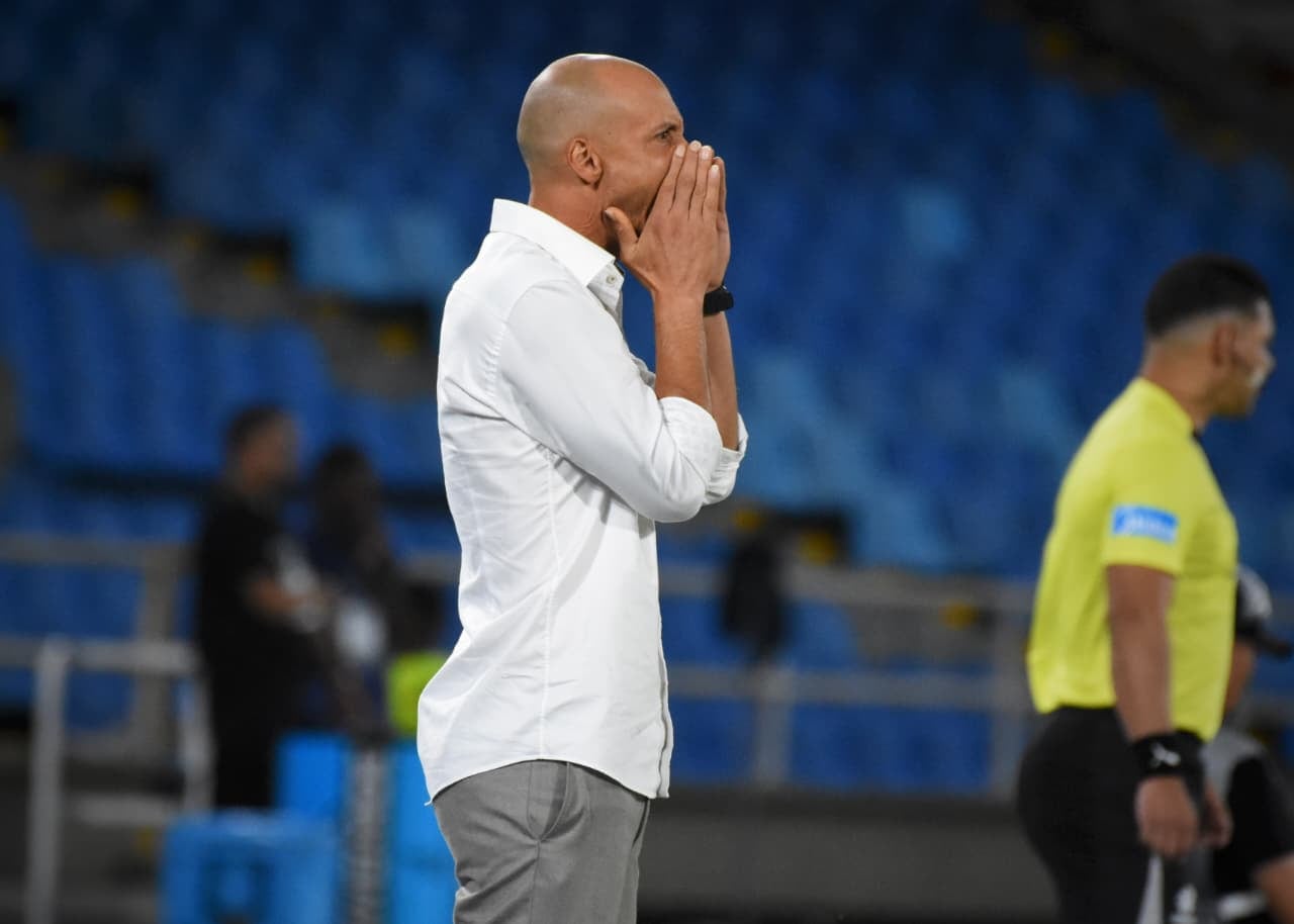 David González, técnico del América de Cali durante el partido contra Macará por la fecha 6 del Grupo A de la Copa Sudamericana 2026.