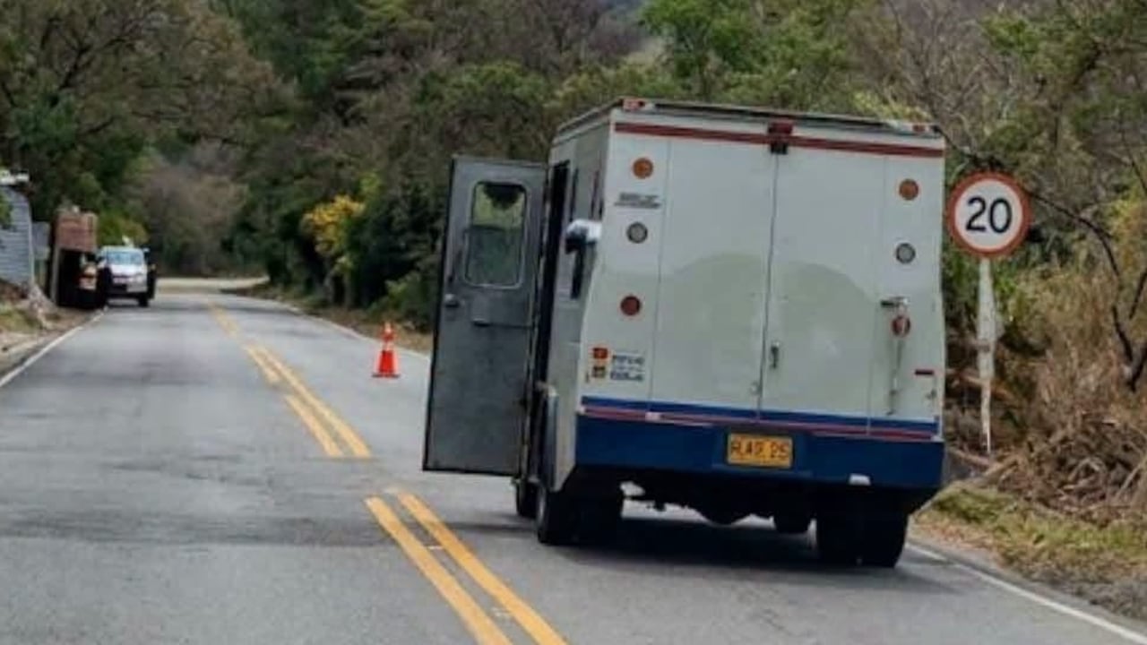 La vía alterna Buesaco–San Pedro de Cartago permanece cerrada en inmediaciones del puente Juanambú, mientras avanza el procedimiento de seguridad.