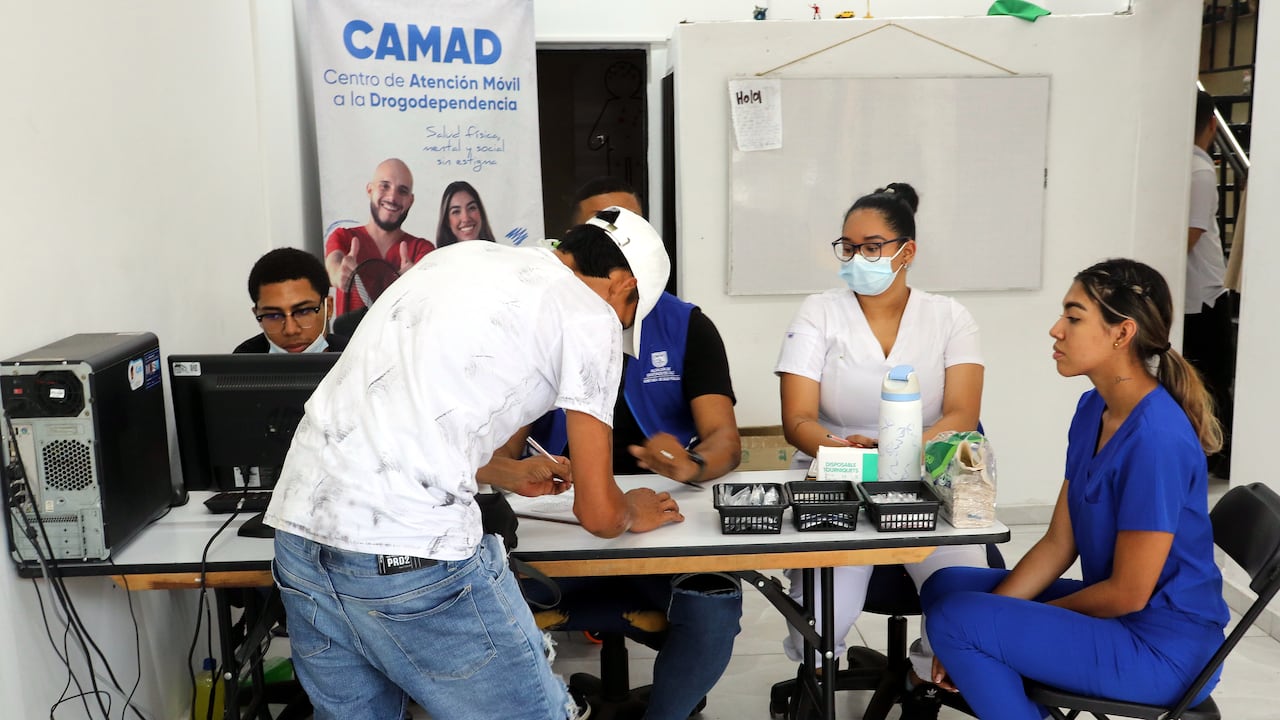 Centro de Atención Móvil a la Drogadicción de la Secretaría de Salud de Cali en el barrio Sucre.