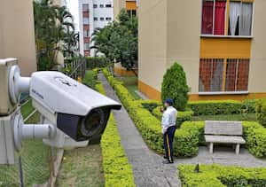 En conjunto con la Policía, vigilantes y administradores de unidades residenciales en Cali, diseñan dispositivos de seguridad para contrarrestar la delincuencia y fortalecer los esquemas tradicionales de las más de 3500 unidades que hay en la ciudad.