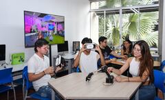 La Facultad de Ingeniería cuenta con 5 programas acreditados por Abet. Esto garantiza que los estudiantes tengan las competencias para el mercado actual.