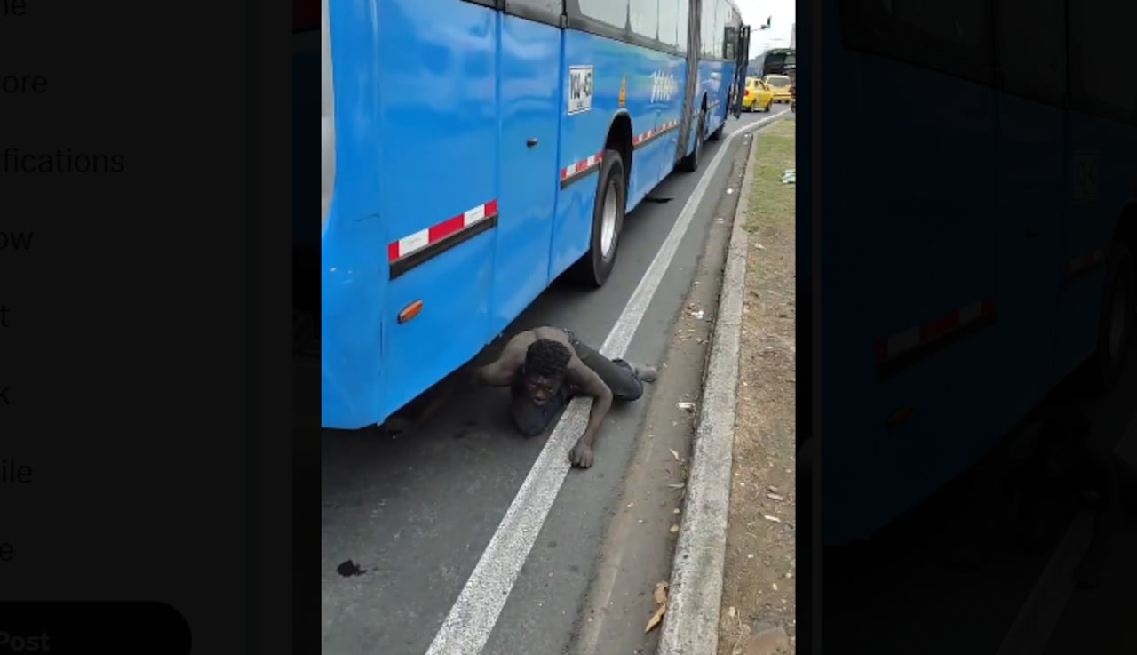 Hombre se quedó dormido bajo en bus del MIO.