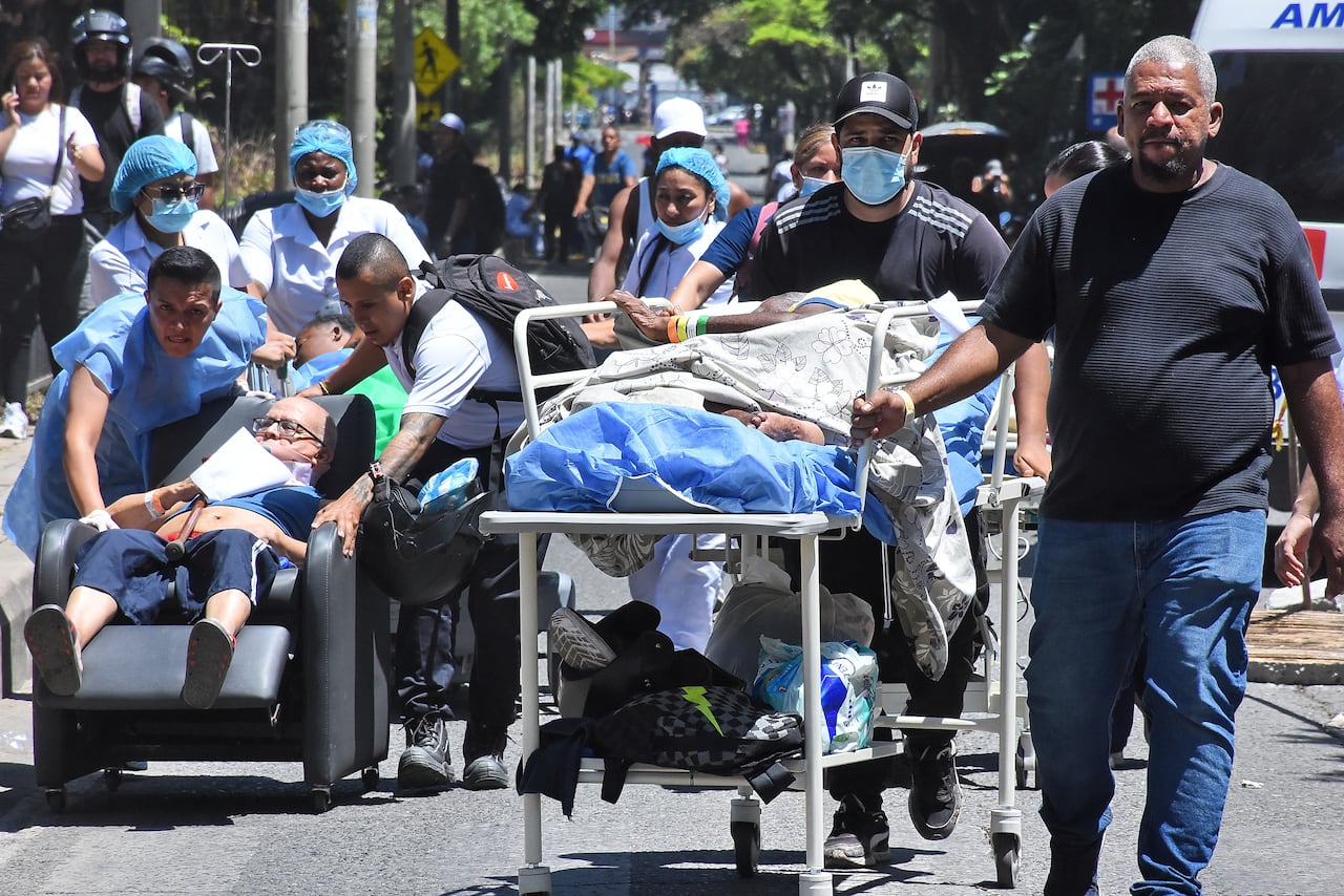 Terremoto en Cali, Colapso de infraestructura en diferentes lugares de la ciudad. Clínica de Colores, DESA, Galería Alameda, Edificaciones sobre la avenida roosvelt y al frente del coliseo de Hockey Miguel Calero.