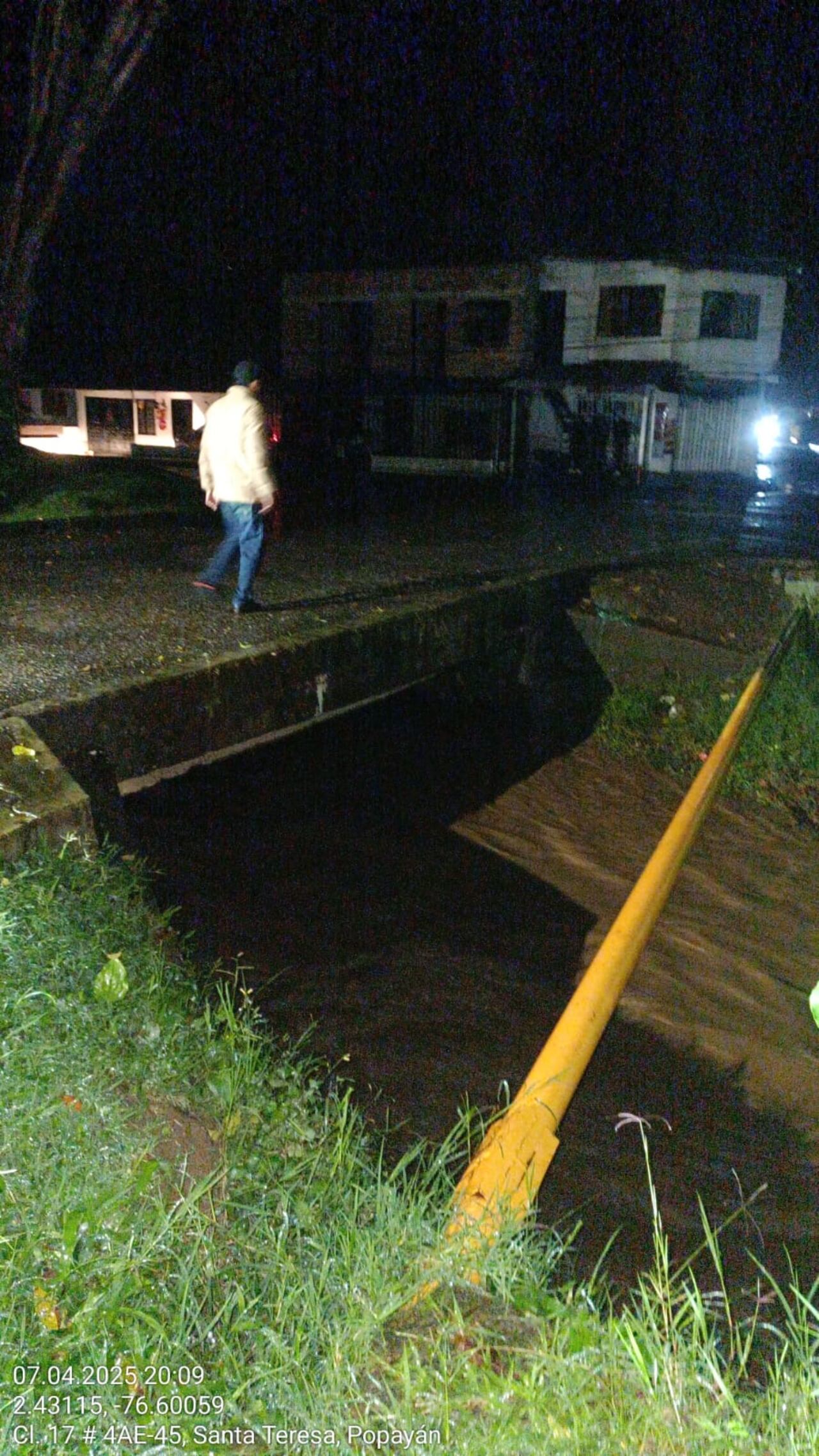 En Popayán se presenta la creciente del río Ejido, amenazando con inundar varios barrios del suroriente de la ciudad.