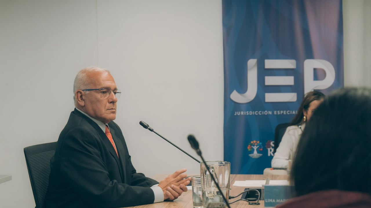 El coronel en retiro Publio Hernán Mejía ante la JEP.