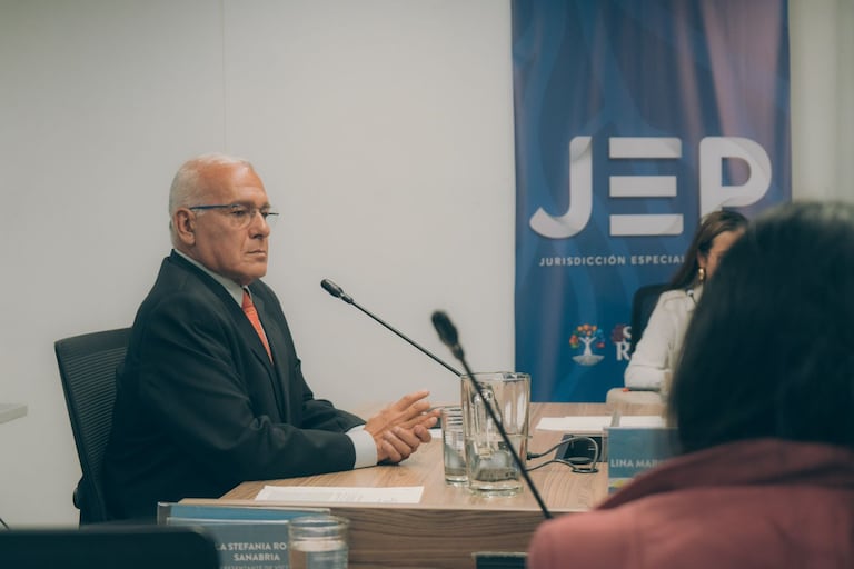 El coronel en retiro Publio Hernán Mejía ante la JEP.