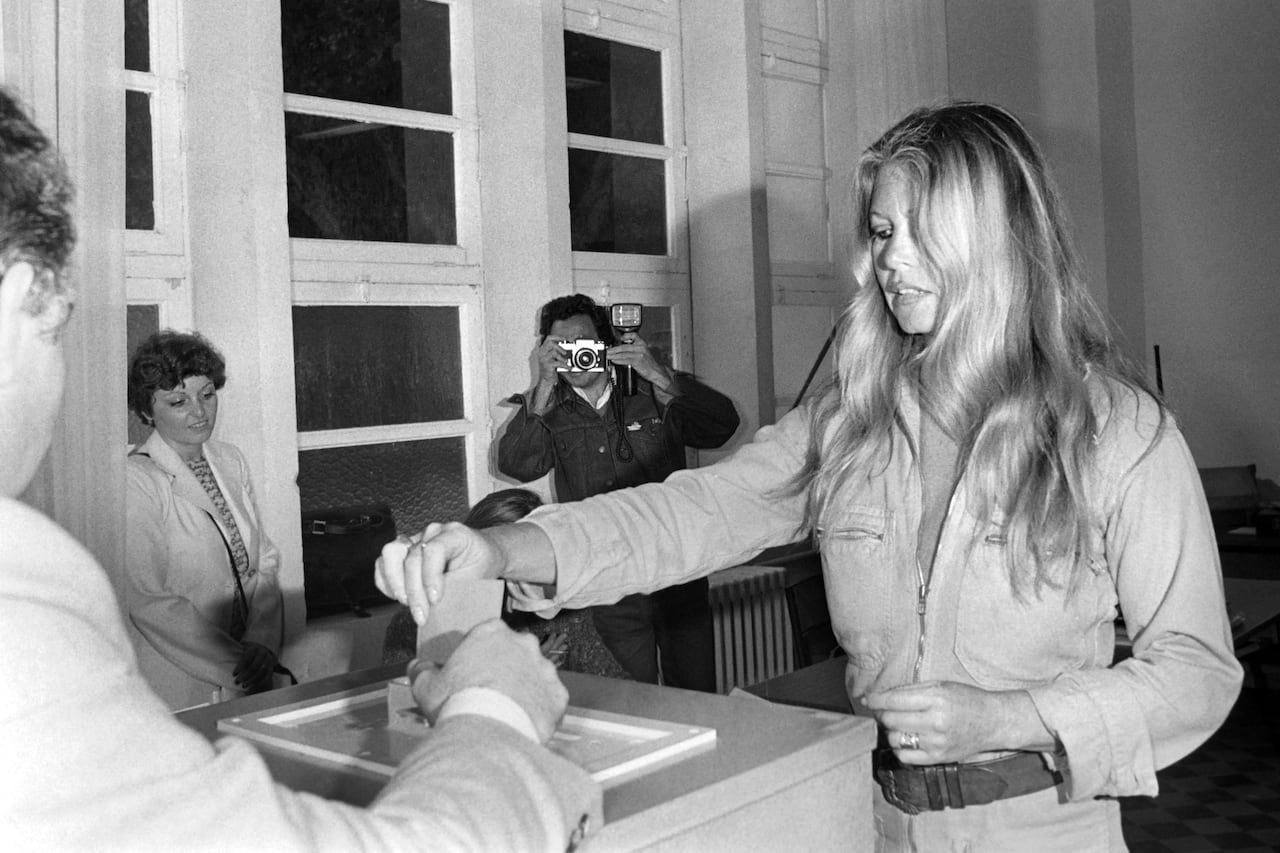 Brigitte Bardot también se destacó por ser activa en sus opiniones políticas, lo cual en varias ocasiones generó polémica.