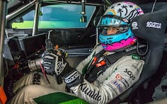 Tatiana Calderón a bordo de su coche en el Nascar Brasil Series.