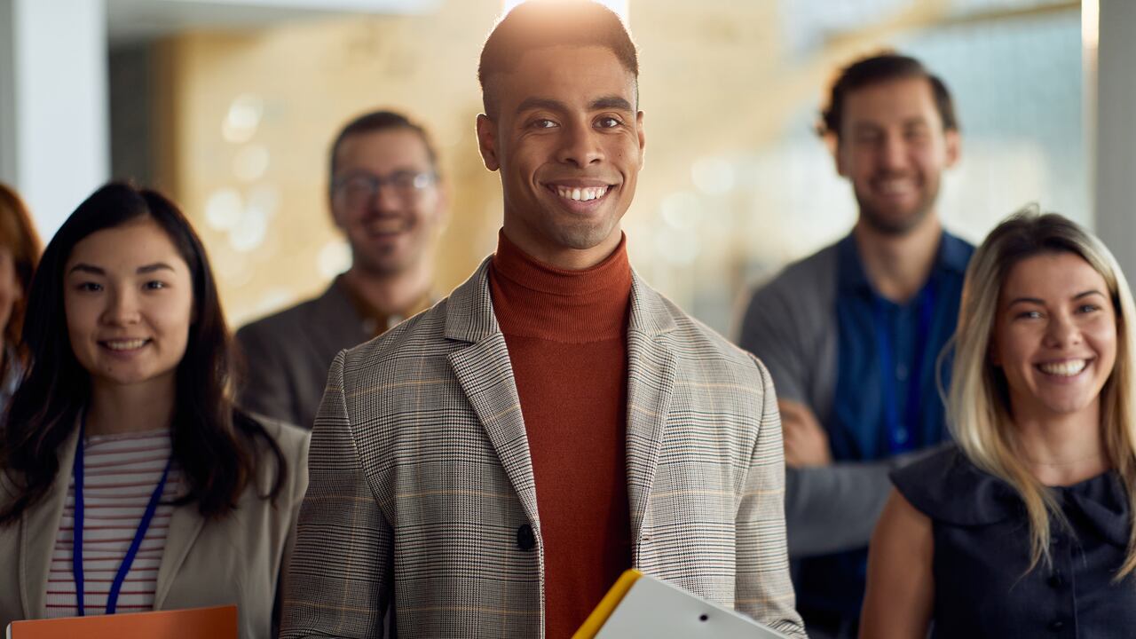 Cano destacó que 90 empleos no requieren experiencia, una opción atractiva para recién graduados o personas que buscan su primer empleo en el sector público.