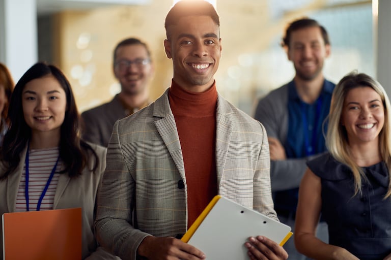 Cano destacó que 90 empleos no requieren experiencia, una opción atractiva para recién graduados o personas que buscan su primer empleo en el sector público.