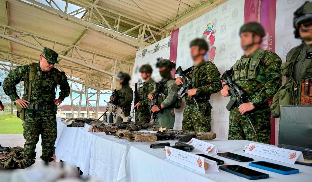 Durante la ofensiva militar adelantada en zona montañosa de El Tambo, las autoridades incautaron ocho fusiles, una ametralladora, munición y abundante material de guerra que, según el Ejército, pertenecía a integrantes del grupo armado ilegal Jaime Martínez.