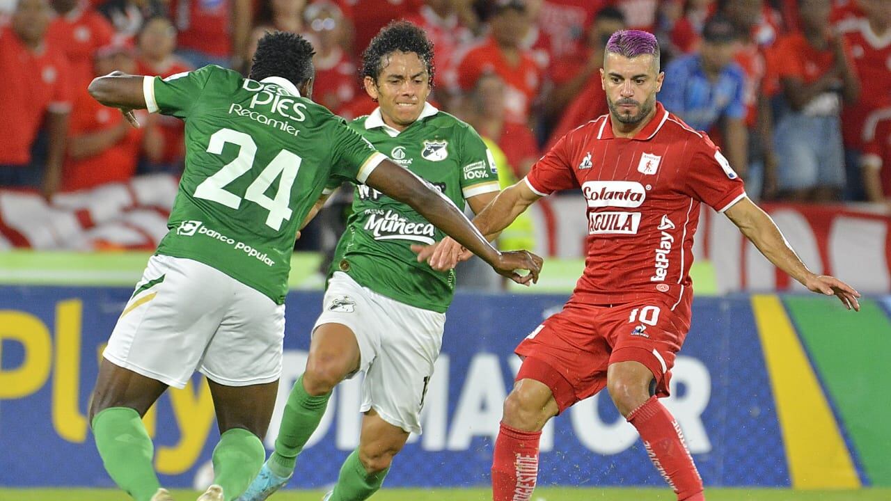 Imagen del juego entre América y Deportivo Cali, en una edición más del clásico vallecaucano por la fecha 17 de la Liga colombiana. Foto: Jorge Orozco / El País