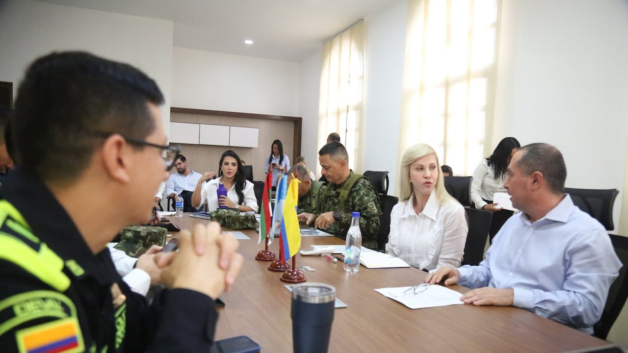 La gobernadora Dilian Francisca Toro y el alcalde de Tuluá, Gustavo Vélez encabezaron el consejo de seguridad extraordinario. Habrá mayor pie de fuerza militar en los sitios más complicados.