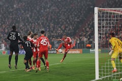 El delantero alemán #07 del Bayern Múnich, Serge Gnabry, anotó el gol del empate de su equipo durante el partido de la sexta jornada de la fase de liga de la UEFA Champions League entre el Bayern Múnich y el Sporting CP en Múnich, sur de Alemania, el 9 de diciembre de 2025. (Foto de Alexandra BEIER / AFP)