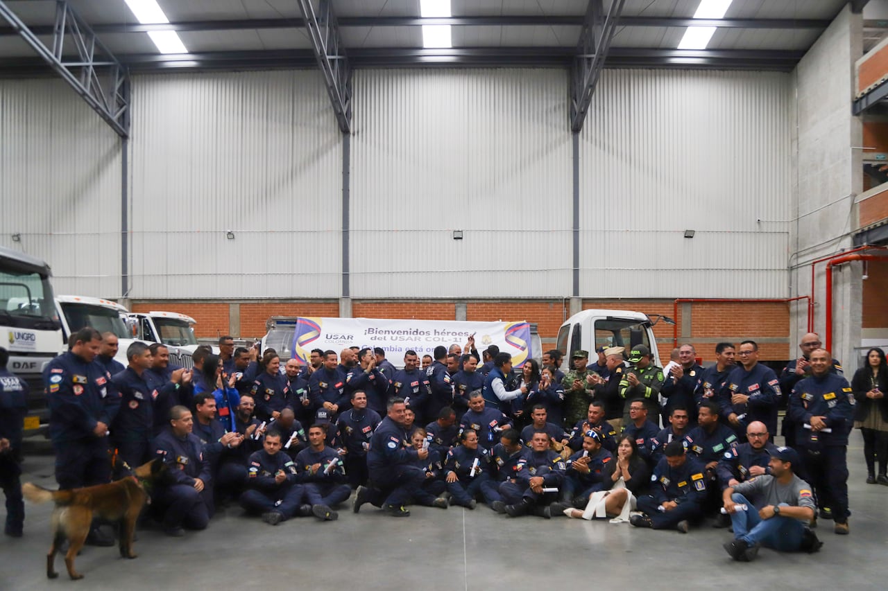 63 rescatistas y 4 binomios caninos conformaron la delegación del equipo USAR Col-1 que viajó a Venezuela para ayudar en la búsqueda de víctimas.