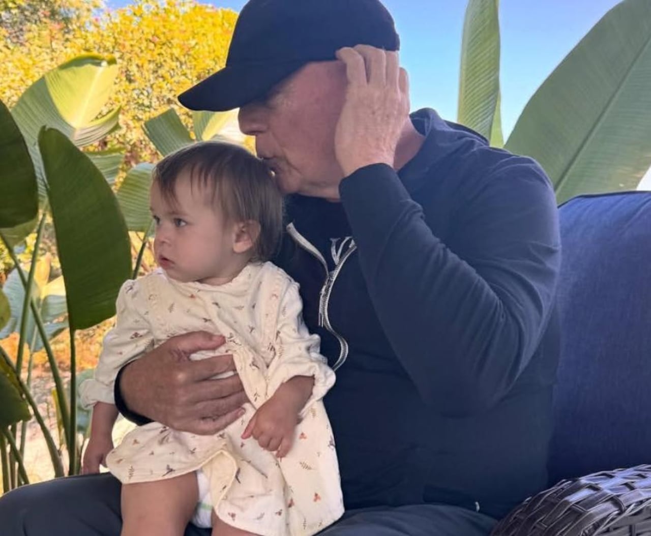 Bruce Willis ha tenido tiempo para compartir con su nieta como parte de tu terapia para enfrentar su enfermedad neurodegenerativa.