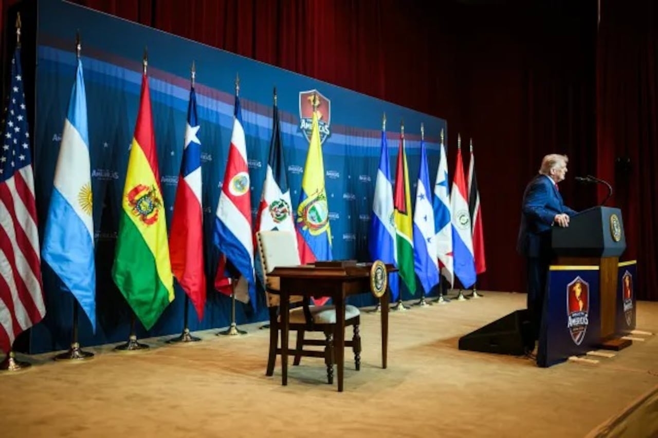 El presidente de EE. UU., Donald Trump, junto a los mandatarios de Argentina, El Salvador, Chile, Ecuador, Trinidad y Tobago, Paraguay, República Dominicana, Bolivia, Panamá, Guyana, Honduras y Costa Rica, integran la nueva alianza de seguridad y lucha contra el narcotráfico, el Escudo de las Américas.