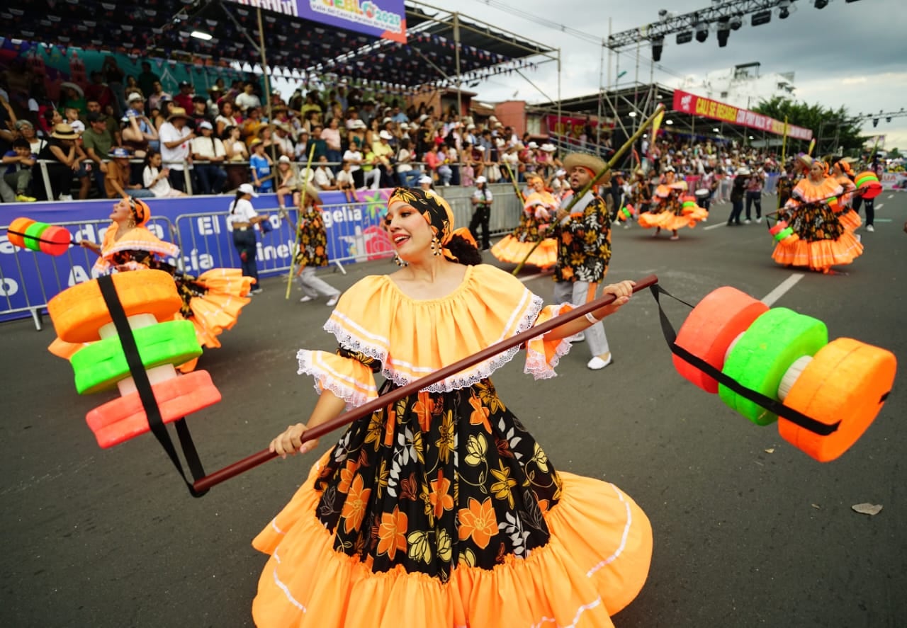 Postal del desfile de la Fiesta de Mi Pueblo de la Feria de Cali 2025, en la tarde de este viernes 26 de diciembre.